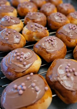 Fastelavnsboller med remonce