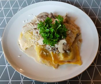 Pasta i svampesovs