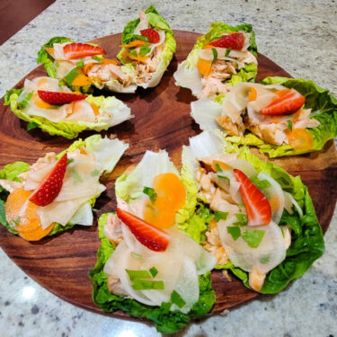 Salat med laks og radise