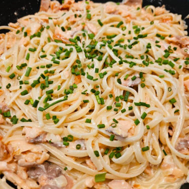 Whisky pasta med røget laks